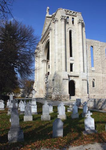 Oblique view, from the southwest, of St. Boniface Cathedral, Winnipeg, 2006; Historic Resources Branch, Manitoba Culture, Heritage, Tourism and Sport, 2006