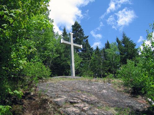 Croix lumineuse de Sainte-Brigitte-de-Laval; Ministère de la Culture, des Communications et de la Condition féminine, Jean-François Rodrigue, 2007
