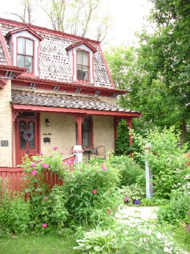Porch and entrance detail; Ha Nguyen, 2006
