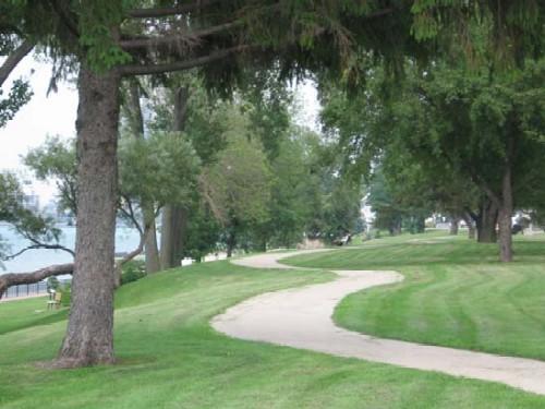 Path along the river; City of Windsor, Internet
