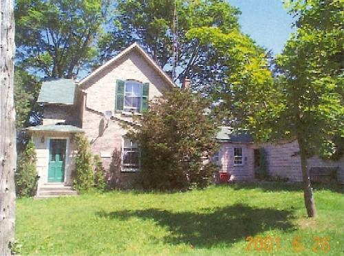896 Mulock Dr. - Left: Stickwood Walker House (Brick Structure) Right: Bogart House (Wood Structure); Heritage Newmarket 2006