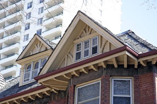 Roof detail of the Glines House (Tremblay Apartments), Winnipeg, 2007; Historic Resources Branch, Manitoba Culture, Heritage and Tourism, 2007