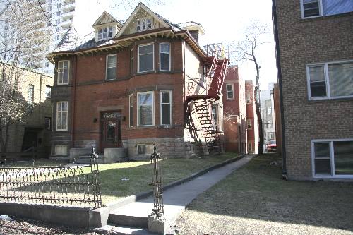 Contextual view, from the southwest, of the Glines House (Tremblay Apartments), showing the 1906 Glines House in the foreground and the 1928 Tremblay Apartment addition at the rear, Winnipeg, 2007; Historic Resources Branch, Manitoba Culture, Heritage and Tourism, 2007