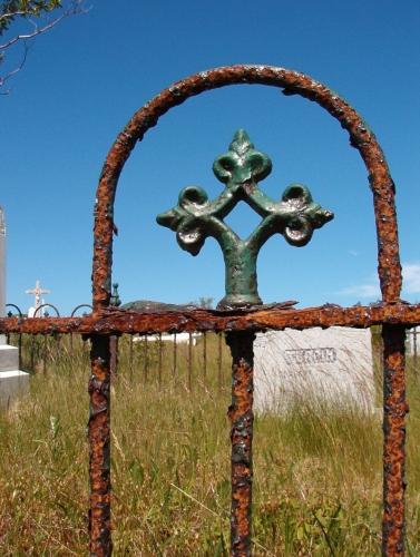 Iron fence detail, St. Cecilia Cemetery, St. Lawrence, NL.  Photo taken September 2006.; HFNL/ Dale Jarvis 2006