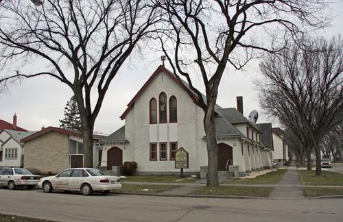 Contextual view, from the south, of St. John's Presbyterian Church, Winnipeg, 2007; Historic Resources Branch, Manitoba Culture, Heritage and Tourism, 2007