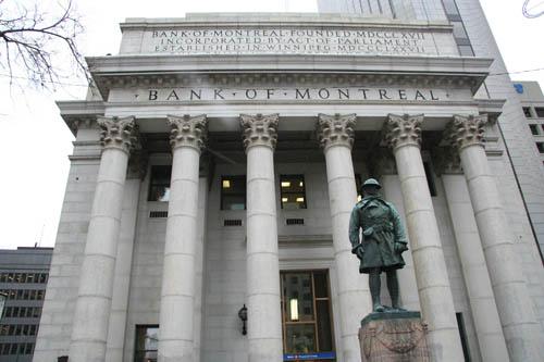 Detail view of the primary facade of the Bank of Montreal, Winnipeg, 2007; Historic Resources Branch, Manitoba Culture, Heritage, Tourism and Sport, 2007