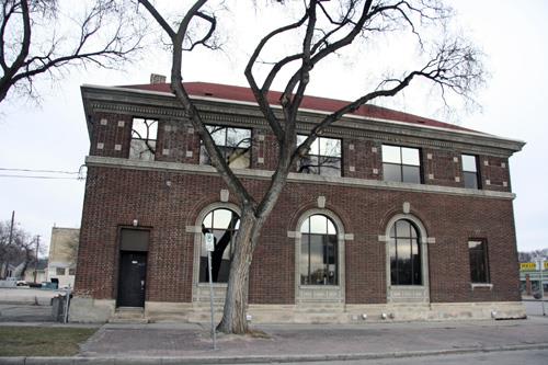 Secondary elevation, from the south, of the Merchants Bank, Winnipeg, 2007; Historic Resources Branch, Manitoba Culture, Heritage and Tourism, 2007