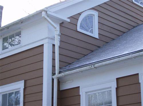 Detail of quarter round window on the side elevation and knee window on rear elevation of the Doane House, Coffinscroft, NS, 2008.; Department of Tourism, Culture and Heritage, Province of Nova Scotia 2008