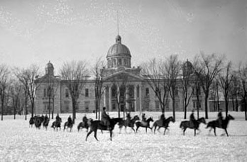 53rd Battery, Lieut. Patterson, Calvary in Front on frontenac County Courthouse - 1916; Archives of Ontatio, 1916