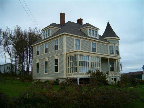 Front and side elevations, MacMillan-Cameron House, Strathlorne, NS, 2004.; Heritage Division, NS Dept. of Tourism, Culture and Heritage, 2004.