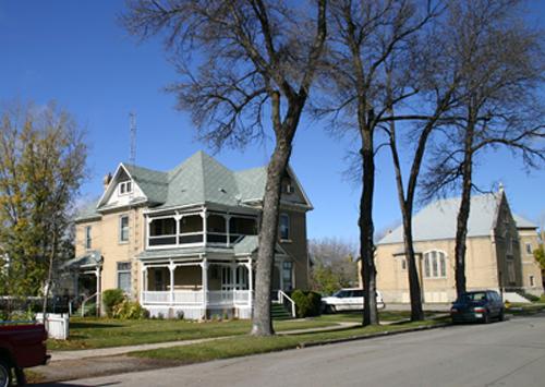 Contextual view, from the southeast, of the McCowan House, Portage la Prairie, 2007; Historic Resources Branch, Manitoba Culture, Heritage, Tourism and Sport, 2007