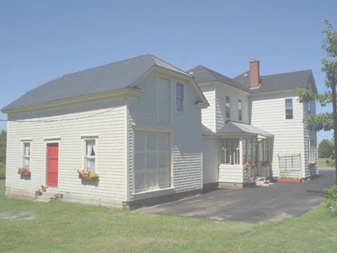 Outbuildings, rear elevation, 2005.; Heidi Watling