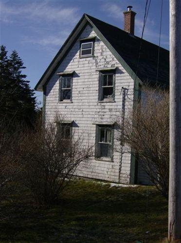 Side elevation, Bower House, Upper Port La Tour, NS, 2008.; Department of Tourism, Culture and Heritage, Province of Nova Scotia 2008