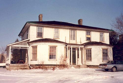 View of south façade before restoration showing significant deficiencies – January 1991; OHT, 1991