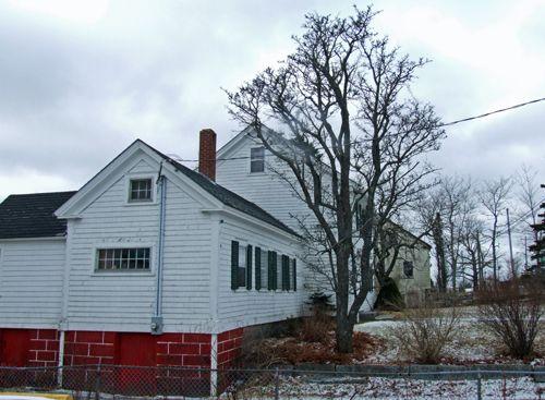 Side and front elevations, including side wing, Herbert R. Banks House, Barrington Passage, NS, 2008.; Department of Tourism, Culture and Heritage, Provfince of Nova Scotia 2008