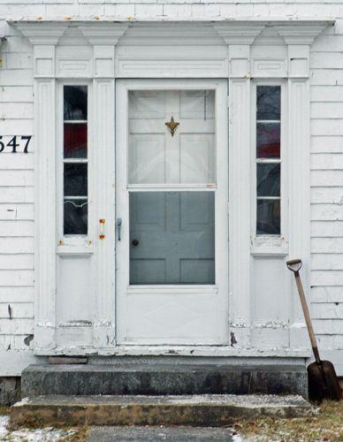 Main entrance detail, Hebert R. Banks House, Barrington Passage, NS, 2008.; Department of Tourism, Culture and Heritage, Province of Nova Scotia 2008