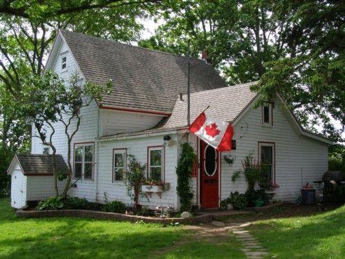 Rear elevation, Calvin Eisnor Home, Chester Basin, Nova Scotia, 2007.; Heritage Division, Nova Scotia Department of Tourism, Culture and Heritage, 2007.