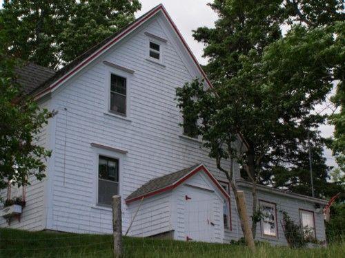 Side elevation, Calvin Eisnor Home, Chester Basin, Nova Scotia, 2007.; Heritage Division, Nova Scotia Department of Tourism, Culture and Heritage, 2007.