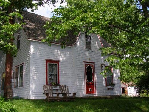 Front elevation, Calvin Eisnor Home, Chester Basin, Nova Scotia, 2007.; Heritage Division, Nova Scotia Department of Tourism, Culture and Heritage, 2007.