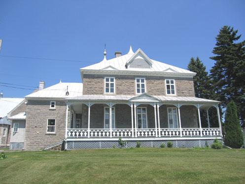 Presbytère de Sainte-Anne-des-Plaines; Ministère de la Culture, des Communications et de la Condition féminine, Jean-François Rodrigue, 2005