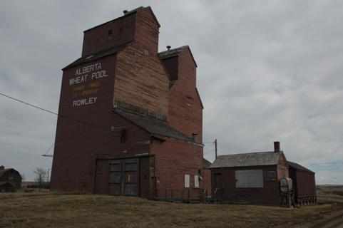 View looking southeast at the United Grain Growers - Alberta Wheat Pool Grain Elevator Site Complex Provincial Historic Resource, Rowley (April 2006); Alberta Culture and Community Spirit, Historic Resources Management, 2006