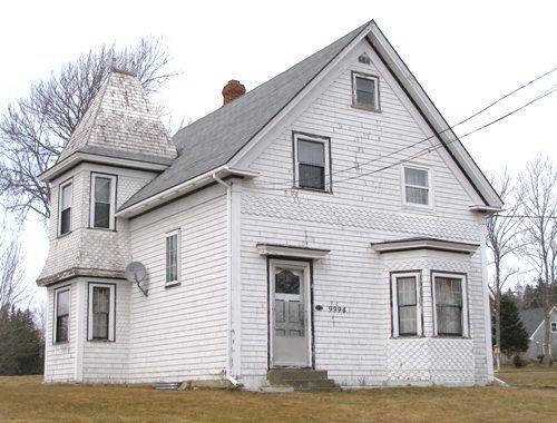 Perspective view of facade and west side of the Knowles Porter House, Arcadia, Yarmouth County, NS, 2008.; Heritage Division, NS Dept. of Tourism, Culture and Heritage, 2008