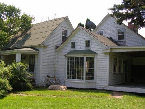 Profile of cross gable and east wing, Countway Mosher Home, Chester Basin, Nova Scotia, 2007.; Heritage Division, Nova Scotia Department of Tourism, Culture and Heritage, 2007