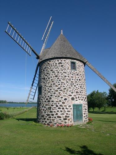 Moulin à vent Dansereau; Ministère de la Culture, des Communications et de la Condition féminine, Jean-François Rodrigue, 2004