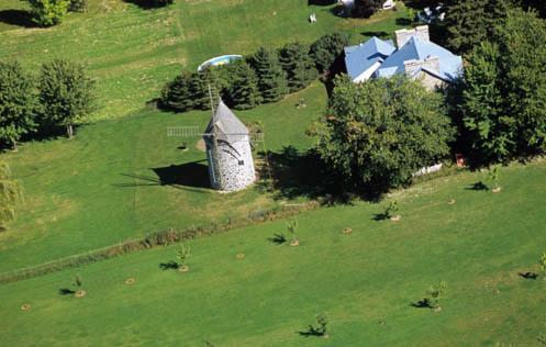 Moulin à vent Dansereau; Ministère de la Culture, des Communications et de la Condition féminine, Pierre Lahoud, 2004