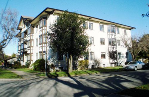 Exterior view of Hampton Court; City of Victoria, 2007