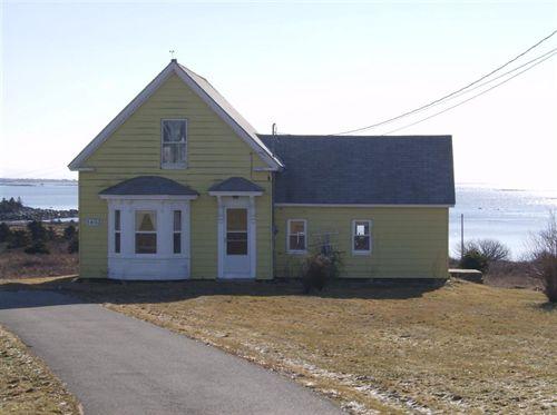 Front elevation of Gilbert Nickerson House, Shag Harbour, NS, 2008.; Department of Tourism, Culture and Heritage, Province of Nova Scotia, 2008