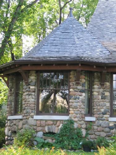 Close-up view of the octagonal room on 1020 Spadina Cresecent East, 2007.; City of Saskatoon, Kathlyn Szalasznyj, 2007.