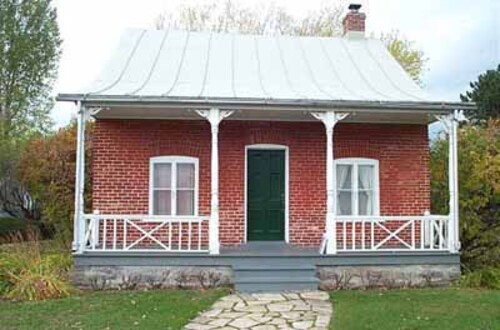 General view of the Sir Wilfrid Laurier National Historic Site of Canada, showing the main façade, 2003.; Parks Canada | Parcs Canada, 2003