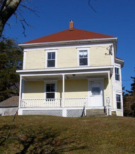 The front elevation of the Sydney Wearne House, Gavelton, Yarmouth County, NS, 2008.; Heritage Division, NS Dept of Tourism, Culture and Heritage, 2008