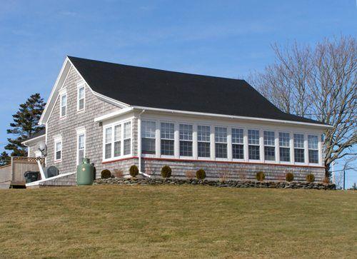 Southwest perspective of facade and west side of the Zaccheus Churchill House, Darling's Lake, Yarmouth County, NS, 2008.; Heritage Division, NS Dept. of Tourism, Culture and Heritage, 2008