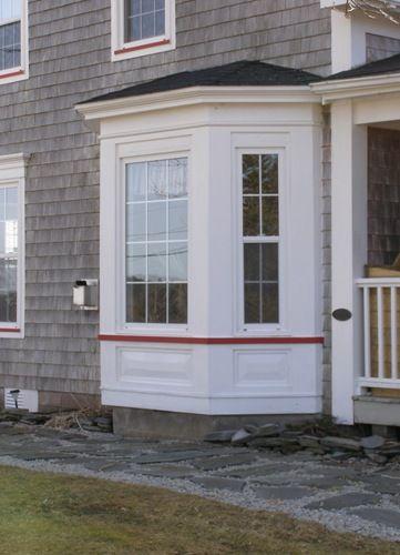 Detail of cutaway bay window on the east side of the Zaccheus Churchill House, Darling's Lake, Yarmouth County, NS, 2008.; Heritage Division, NS Dept. of Tourism, Culture and Heritage, 2008