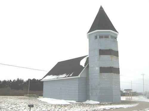 Front and side views of observation post and tower, Fort Petrie, New Victoria, NS, 2008.; Heritage Division, NS Dept. of Tourism, Culture and Heritage, 2008