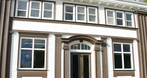 Wall details of the Bank of Commerce Building, The Pas, 2007; Historic Resources Branch, Manitoba Culture, Heritage, Tourism and Sport, 2007