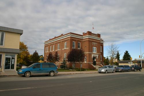 Contextual view, from the east, of the Court House and Community Building, The Pas, 2007; Historic Resources Branch, Manitoba Culture, Heritage, Tourism and Sport, 2007
