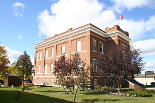 Primary elevations, from the southeast, of the Court House and Community Building, The Pas, 2007; Historic Resources Branch, Manitoba Culture, Heritage, Tourism and Sport, 2007