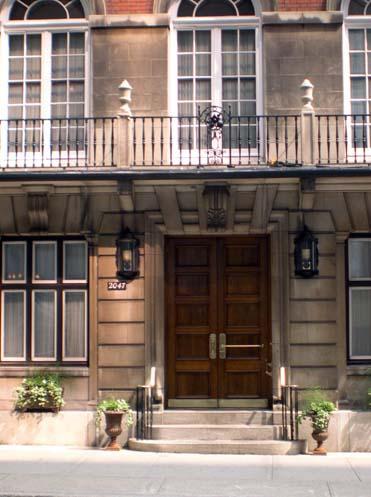 Détail de l'édifice du Club-Universitaire-de-Montréal; Ministère de la Culture, des Communications et de la Condition féminine, Jean-François Rodrigue, 2004