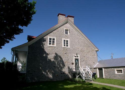 Presbytère de Sainte-Marguerite-de-Blairfindie; Ministère de la Culture, des Communications et de la Condition féminine, Jean-François Rodrigue, 2004