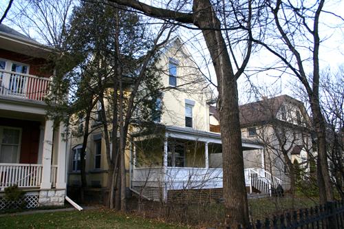 Contextual view, from the southeast, of the H.E. Sharpe House, Winnipeg, 2007; Historic Resources Branch, Manitoba Culture, Heritage and Tourism, 2007