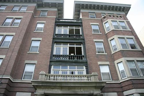 Wall details of the Princeton Apartments, Winnipeg, 2007; Historic Resources Branch, Manitoba Culture, Heritage and Tourism, 2007
