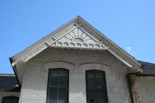 Detail of the bargeboards on the south elevation of the Kelly House, Winnipeg, 2007; Historic Resources Branch, Manitoba Culture, Heritage and Tourism, 2007