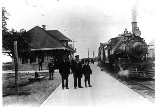 The station chief in front of the Shediac Railway Station. ; CÉA P223-A238