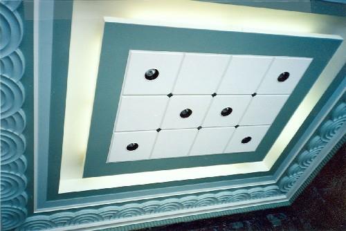 Interior view of the Federal Building in Sherbrooke, showing decorative ceiling plasterwork, 1995.; Public Works and Government Services Canada / Travaux publics et Services gouvernementaux Canada, 1995.