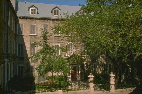 General view of Ursuline Monastery, showing the repetition of rectangular five-storey massing with elevations of regularly spaced fenestration and minimal detailing.; Agence Parcs Canada / Parks Canada Agency.