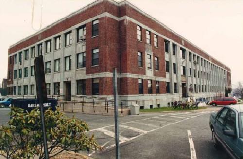Corner view of Murray Building (S-15), CFB Halifax, 1999.; Department of National Defence/ Ministère de la Défense nationale, P.M. Steeves, 1999.