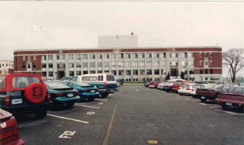 Side elevation of Murray Building(S-15), CFB Halifax, 1999.; Department of National Defence /Ministère de la Défense nationale, P.M. Steeves, 1999.